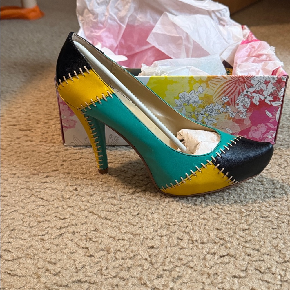 NWT Chinese Laundry Leather pumps heels Shoes NEW